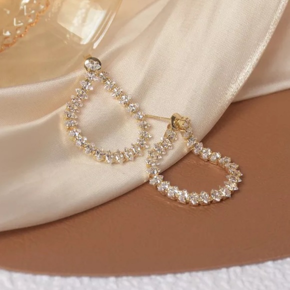 Gold plated 💧 drop earrings - Picture 3 of 5